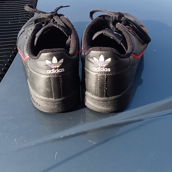 Adidas core black scarlet size 8 in mens - Picture 3 of 4